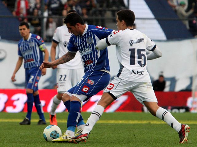 Quilmes venció al Tomba con un golazo de Caneo