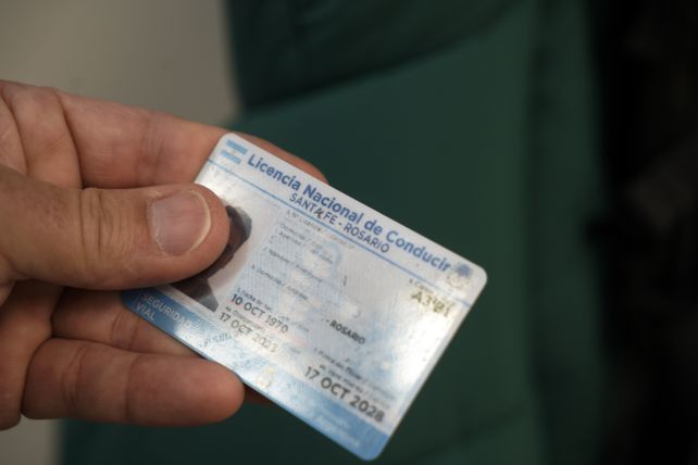 Las licencias de conducir están pensadas para adolescentes de 16 años para conducir motos de baja cilindrada y para jóvenes de 17 años que quieran manejar motos y autos. Las licencias de conducir están pensadas para adolescentes de 16 años para conducir motos de baja cilindrada y para jóvenes de 17 años que quieran manejar motos y autos.