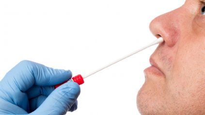Investigan por qué quien se infecta de coronavirus pierde el olfato