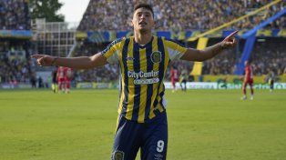 Goleador. Veliz marcó el tanto de la victoria ante Arsenal, también de cabeza. Fue el primer gol del 9 con Russo de DT.