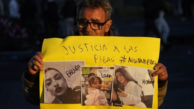 Familiares y amigos se movilizaron pidiendo Justicia por el triple femicidio de Brenda