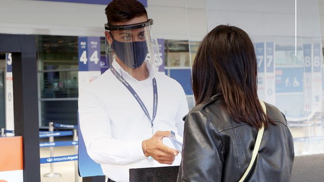 El Gobierno flexibilizará los requisitos sanitarios a partir del 29 de enero para argentinos y residentes que lleguen del extranjero o extranjeros residentes