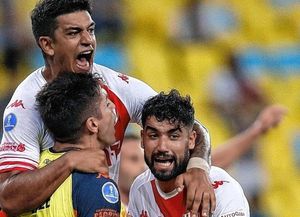 El arquero de Unión compartió su felicidad en redes sociales