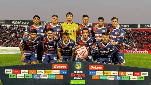 Unión tuvo un partido soñado y goleó a Instituto 4-0.
