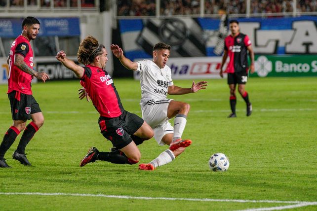 Newells lo buscó y lo ganó con un gol agónico del pibe Chiaverano