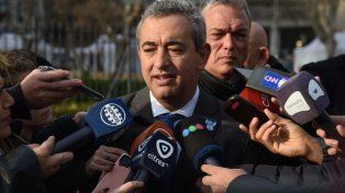 El intendente Pablo Javkin asugró que hay que pagarle bien a la policía, pero hay policías que hay que correr.