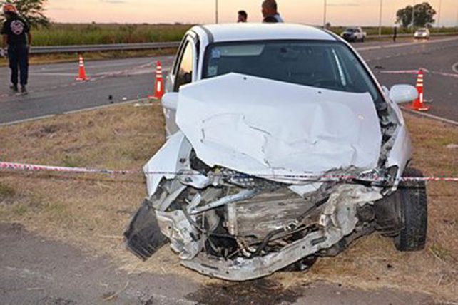 Fuerte colisión entre dos autos en el cruce de las rutas 39 y 20
