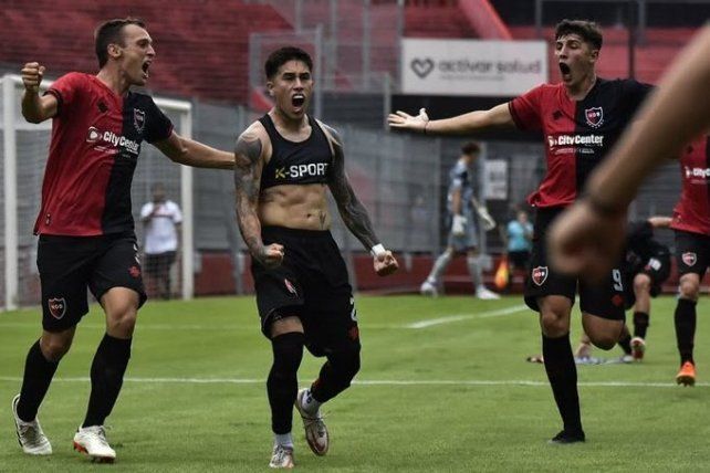 Misael Jaime grita su último gol en la reserva de Newells que fue ante Central.