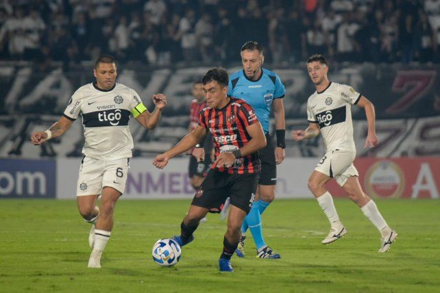 Patronato juega en Paraguay.