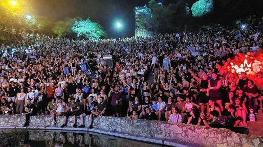 Paraná vibró al ritmo del rock en una noche multitudinaria en el anfiteatro Héctor Santángelo