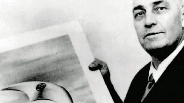 Kennet Arnold. El piloto estadounidense que avistó nueve ovnis el 24 de junio de 1947
