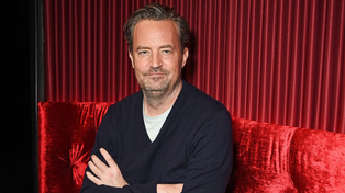 Matthew Perry es recordado por su increíble talento, por su entrañable personalidad, por su generosidad con sus amigos y por su tan característico humor.&nbsp;