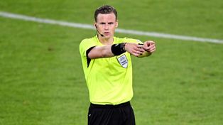 Fifa le puso condimento a la previa: un árbitro francés dirigirá Argentina-Egipto por los octavos