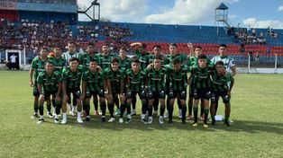 El ex-Central Dylan Gissi juega actualmente en Nueva Chicago. Hoy fue expulsado en el partido ante Tristán Suárez por una patada temeraria.