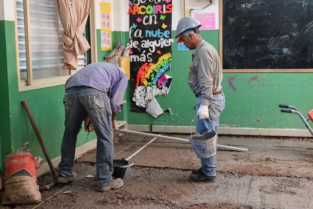 Las tareas de albañilería fueron una de las tantas acciones que se realizaron para la mejora edilicia de las escuelas de Villa Gobernador Gálvez.
