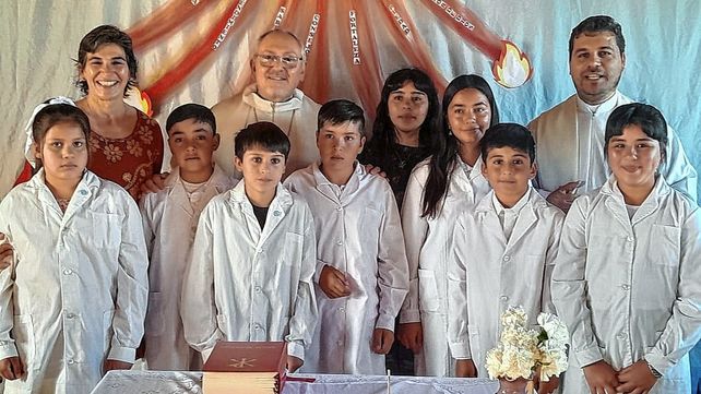 Victoria: obispo cruzó a las islas para celebrar sacramentos