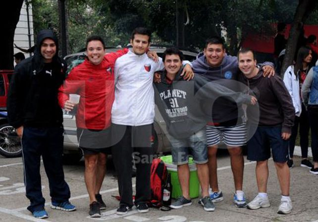 La previa del clásico: a puro chori, asado y amigos