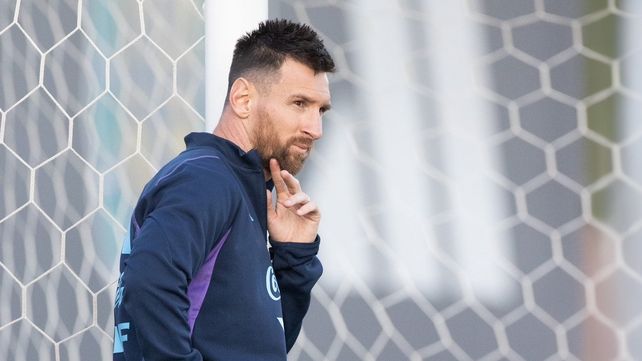 Lionel Messi encabeza la práctica de la selección nacional.
