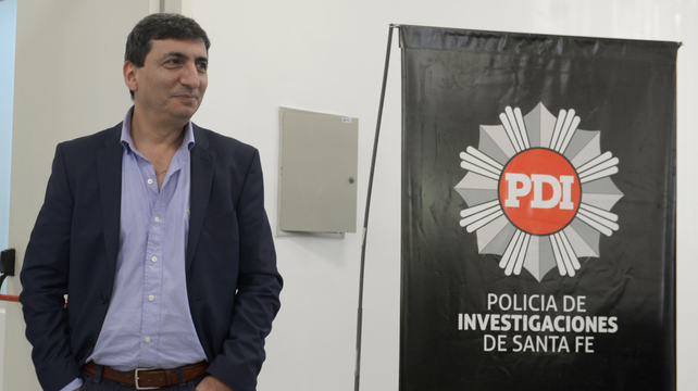 La casa del ex jefe de la Policía de Investigaciones (PDI) y ex titular de la central operativa OJO, Daniel Corbellini, fue allanada este jueves, y fue detenida su esposa.