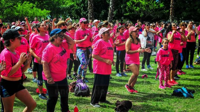 El Parque Urquiza se cubrió de rosa para concientizar sobre el cáncer de mama