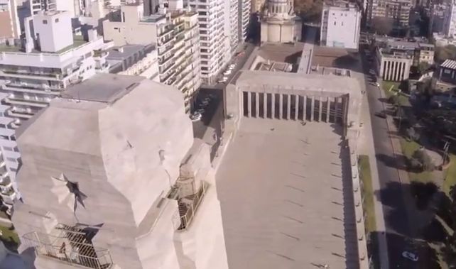 Impresionante: el Monumento, filmado con un drone acrobático