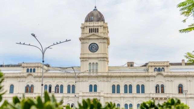 El gobierno provincial citó a gremios estatales y docentes