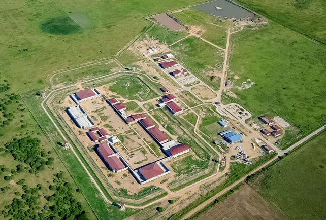 Dos veces este se anunció que el presidio sería inaugurado pero aún está en veremos. Se estima que está al 90 por ciento.