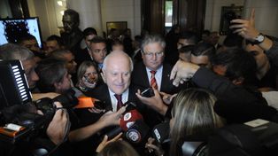 Contrapunto. El gobernador no vio con buenos ojos la resolución que adoptó la ministra de Bullrich, que otorga más poder a las fuerzas federales.