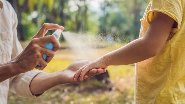 El repelente de mosquitos prohibido por la Anmat aseguraba tener 30 días de protección
