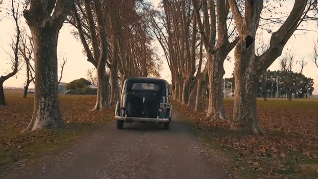 La naturaleza y los árboles autóctonos se reflejan en la letra de la canción que conjuga la historia y el presente del pueblo.