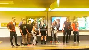 El coro santafesino que la rompió en las estaciones de subte porteñas