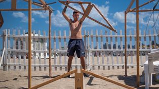 Desarman cientos de carpas en Mar del Plata para ampliar las playas y ayudar al distanciamiento