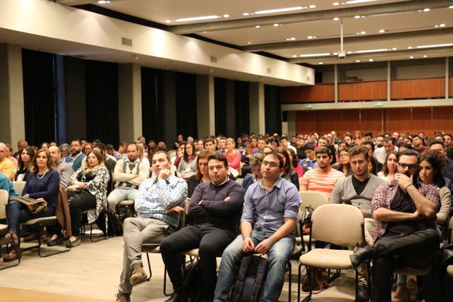 Un día para debatir acerca de redes sociales y comunicación digital en Paraná