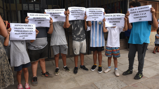 Los violencia y la discriminación se expresa a través de múltiples formas, y en distintos ámbitos. En las escuelas toma dimensiones especiales. El Centro de Mediación y Resolución de la Defensoría intenta fortalecer herramientas para la resolución pacífica de los problemas.