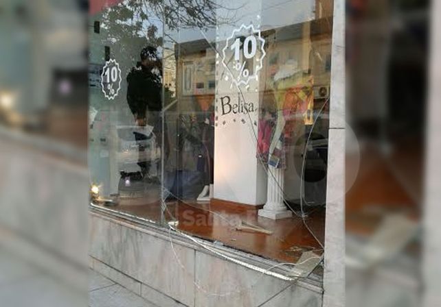 Robaron un local de ropa a metros de la Policía Federal