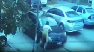 Video: quedó detenido un hombre que embistió a dos mujeres en Quilmes