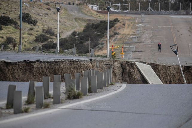 Colapsó la ruta 3 en Comodoro Rivadavia por la caída de un cerro