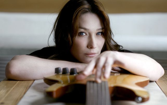 Armada. Sólo con su guitarra