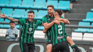 San Martín de San Juan celebra el ascenso a la primera división.