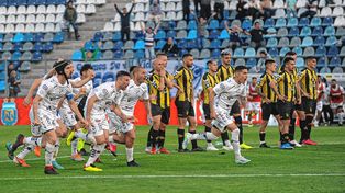 Los jugadores de Quilmes celebran la clasificación a cuartos.