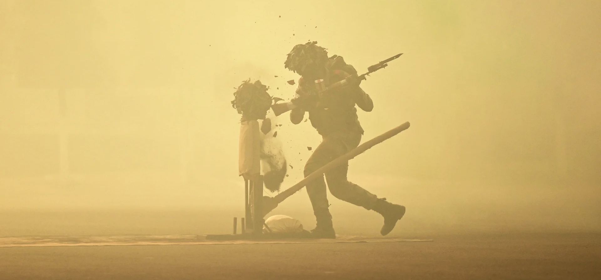 Un cadete del ejército indio realiza simulacros en la Academia de Formación de Oficiales, Chennai, India. Fotografía: R Satish Babu/AFP/Getty Images Un cadete del ejército indio realiza simulacros en la Academia de Formación de Oficiales, Chennai, India. Fotografía: R Satish Babu/AFP/Getty Images