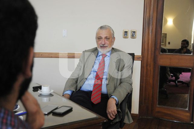 En su despacho. El funcionario provincial analizó la lentitud de la Justicia para llegar a una sentencia.&nbsp;