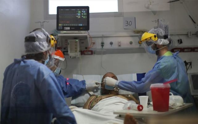 Los profesionales de la salud se ven desbordados por la curva de los contagios.&nbsp;