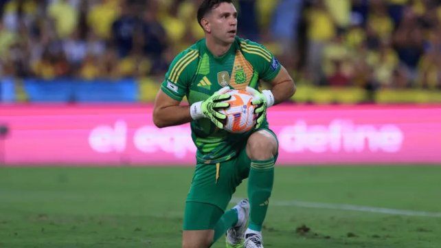 Dibu Martínez, crítico con el arbitraje y enfocado en la Finalissima