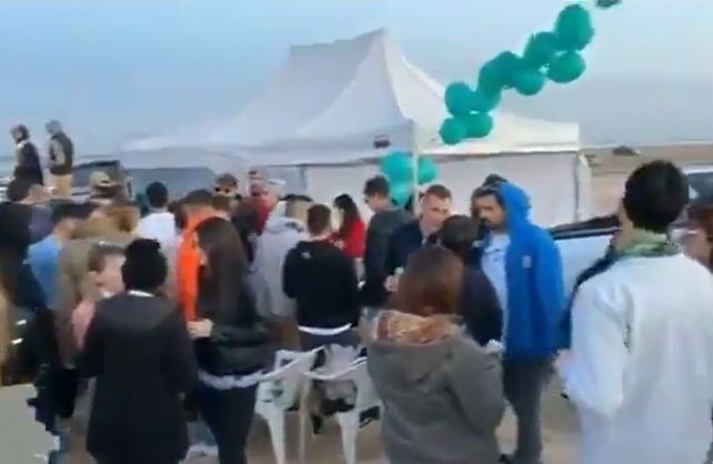 Descontrol en Playa Norte y El Chaquito: fiestas, carreras y masividad