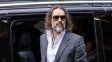 juicio al actor russell brand: lo acusan de ser un depredador sexual implacable