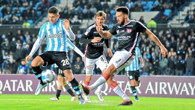 Racing perdió con River y quedó fuera de la Sudamericana
