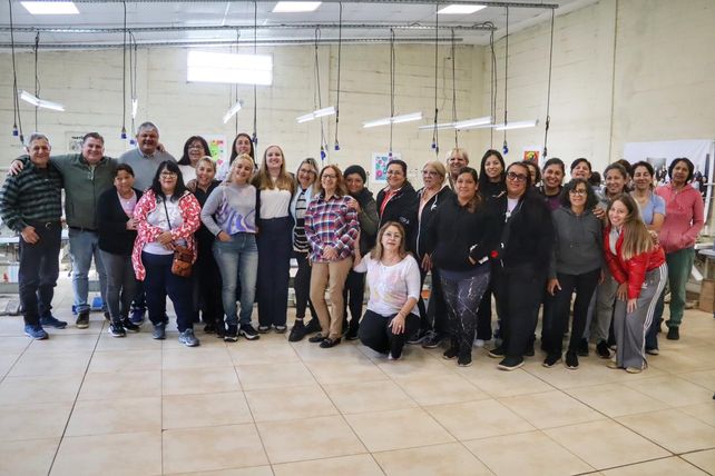 Recorrida de funcionarios locales y de la provincia por unidades productivas de Villa Gobernador Gálvez