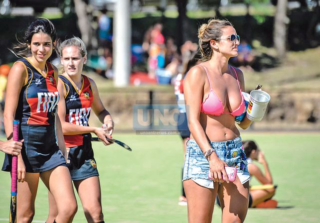 Bellas. El toque de la belleza estuvo en el CAE y está más que claro que quienes lo pusieron fueron ellas. ¡Felicitaciones!   Foto UNO/Mateo Oviedo