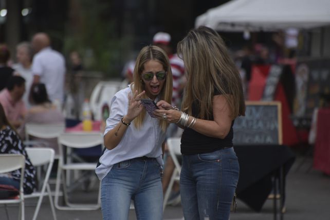 Las chicas siguieron las transmisiones de UNO en Instagram y Facebook.&nbsp; 